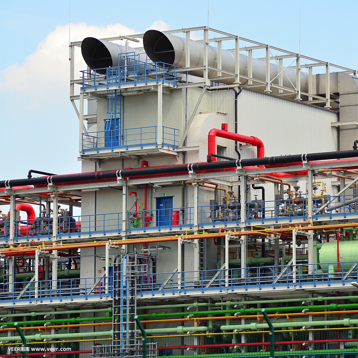 化學(xué)工業(yè)。制造化學(xué)產(chǎn)品的工廠。建筑和設(shè)備